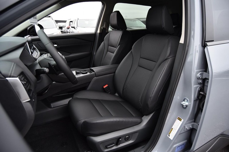 Nissan Rogue Vehicle Image 22