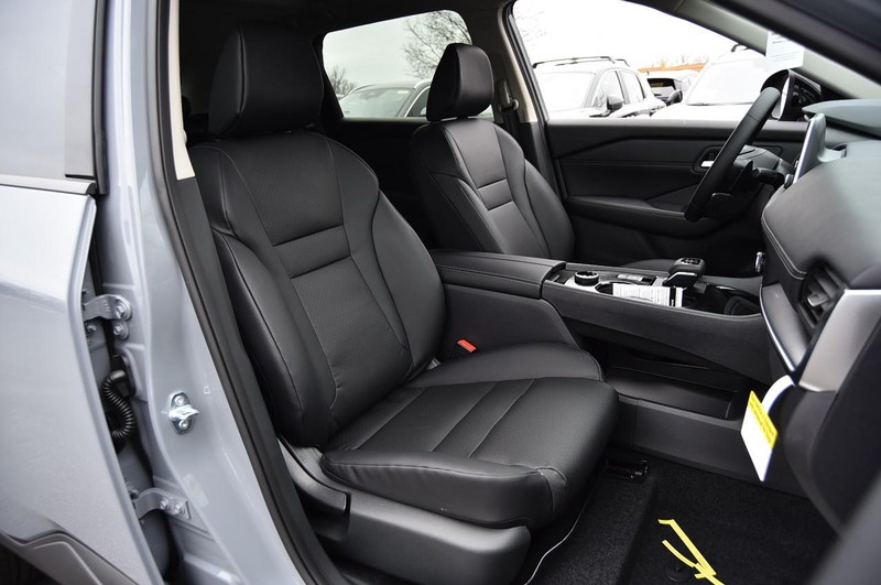 Nissan Rogue Vehicle Image 23