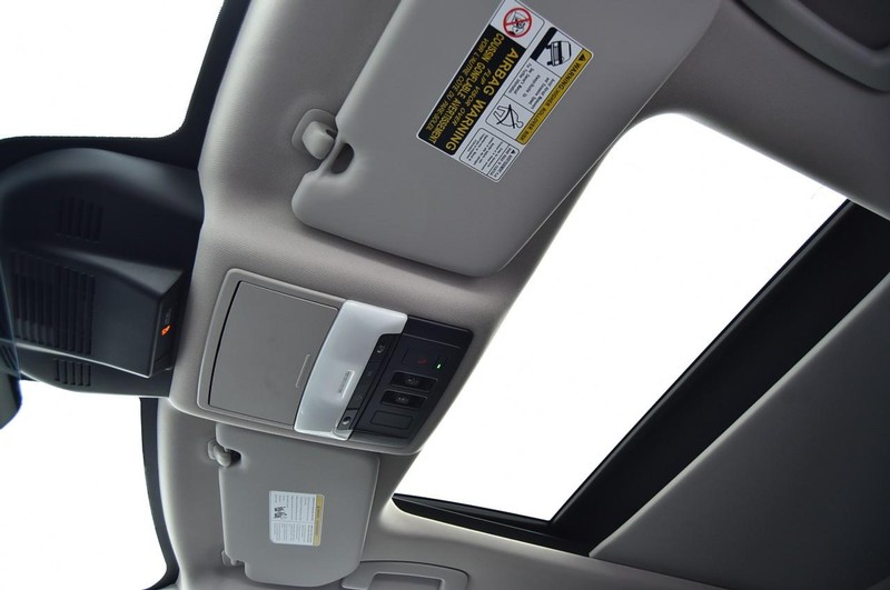 Nissan Rogue Vehicle Image 24