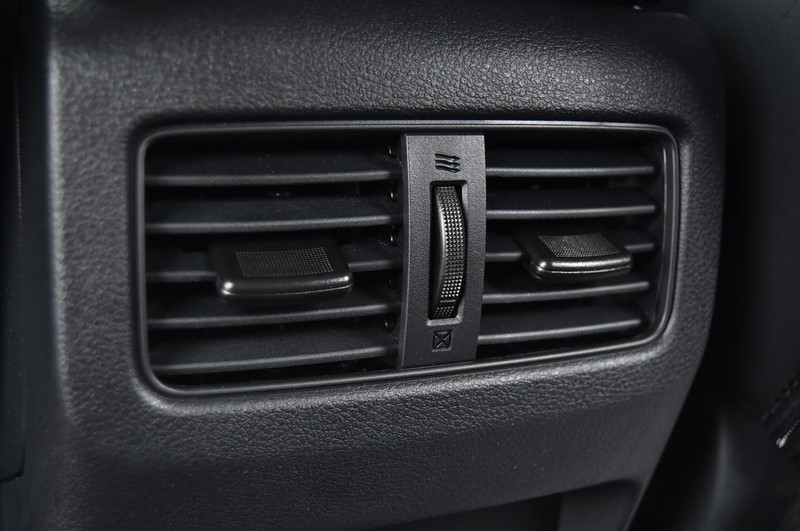 Nissan Rogue Vehicle Image 26