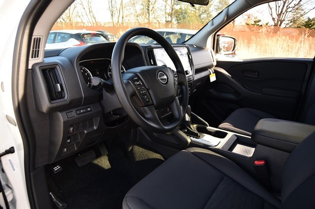 Nissan Frontier Vehicle Image 09