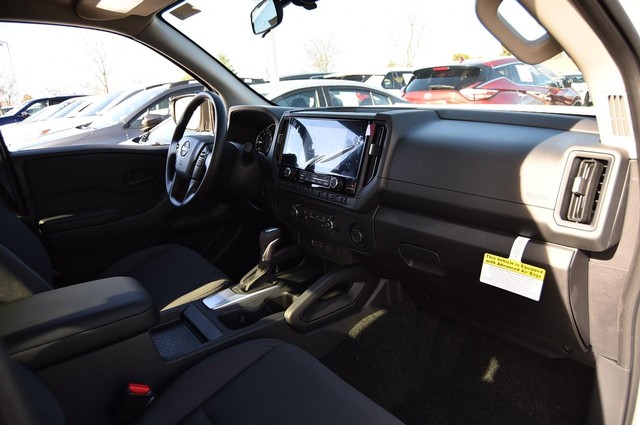 Nissan Frontier Vehicle Image 10