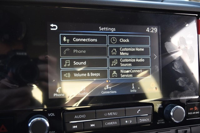 Nissan Frontier Vehicle Image 17