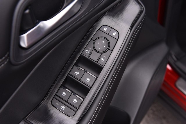 Nissan Rogue Vehicle Image 09