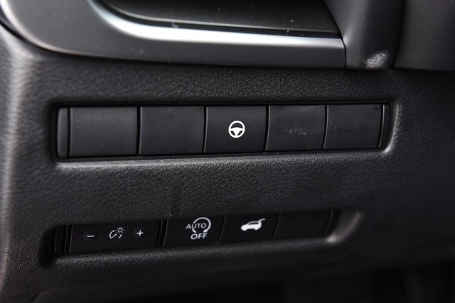 Nissan Rogue Vehicle Image 11