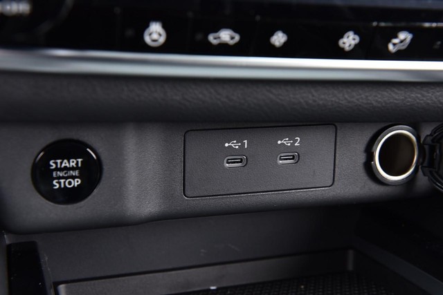 Nissan Rogue Vehicle Image 19