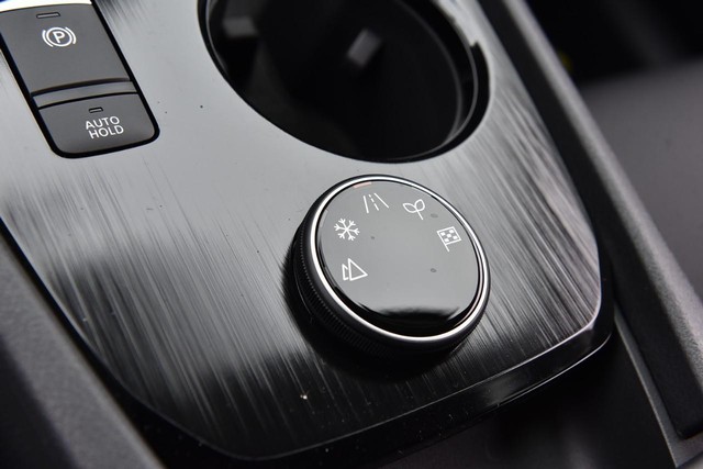 Nissan Rogue Vehicle Image 20