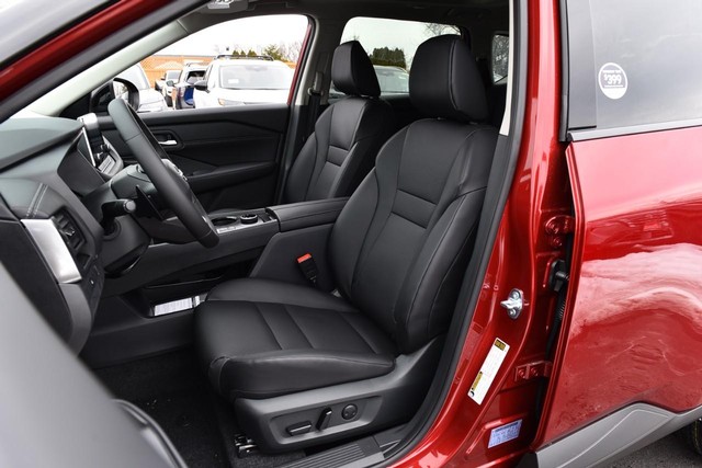 Nissan Rogue Vehicle Image 22