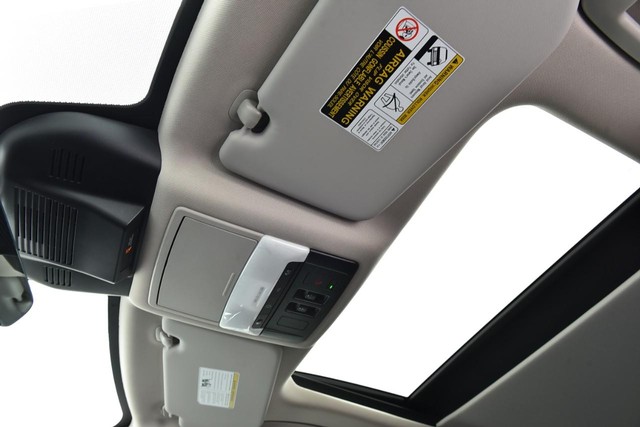 Nissan Rogue Vehicle Image 24