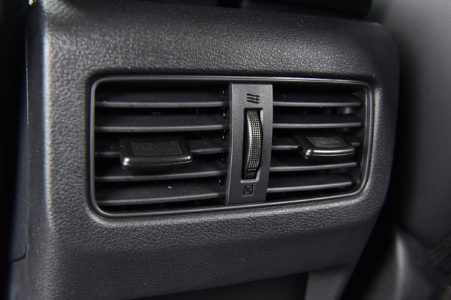 Nissan Rogue Vehicle Image 26