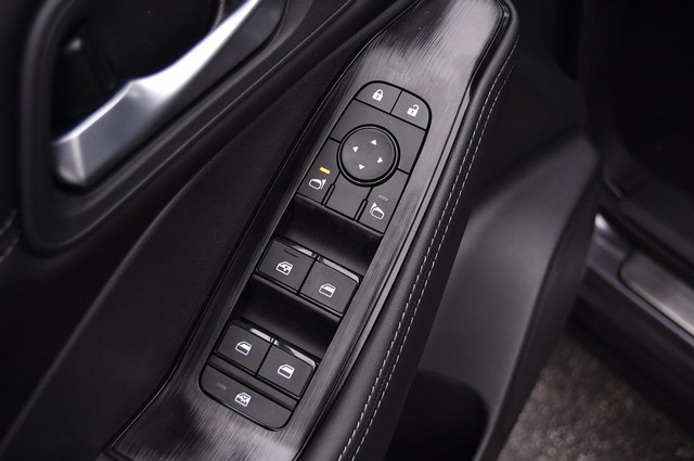 Nissan Rogue Vehicle Image 09