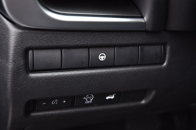Nissan Rogue Vehicle Image 11