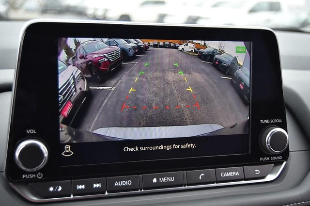 Nissan Rogue Vehicle Image 15