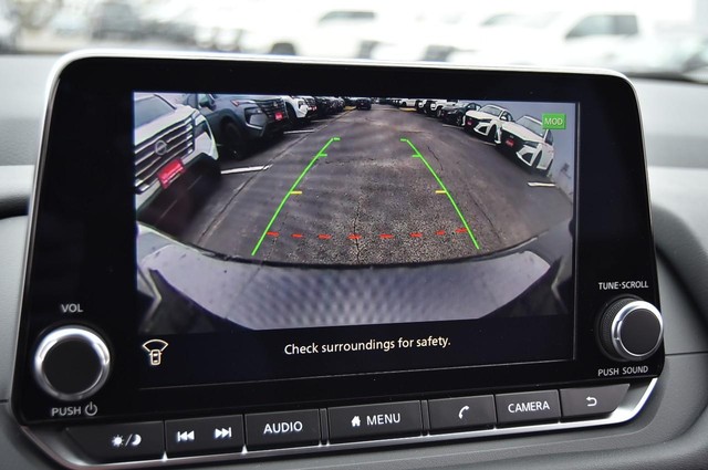 Nissan Rogue Vehicle Image 16