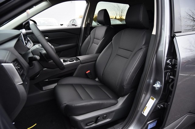 Nissan Rogue Vehicle Image 22