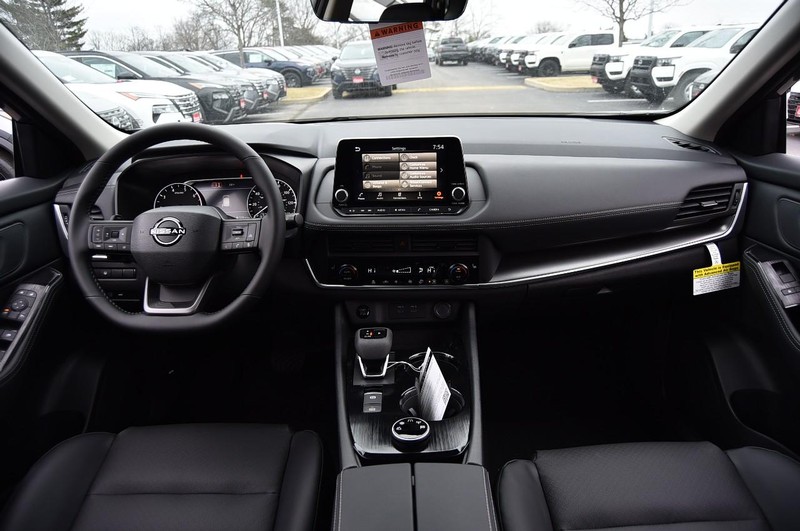 Nissan Rogue Vehicle Image 08