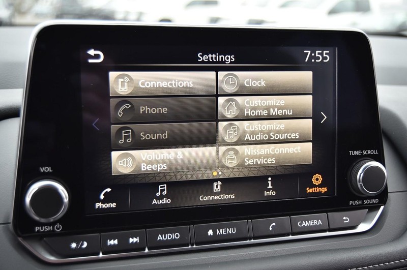 Nissan Rogue Vehicle Image 17