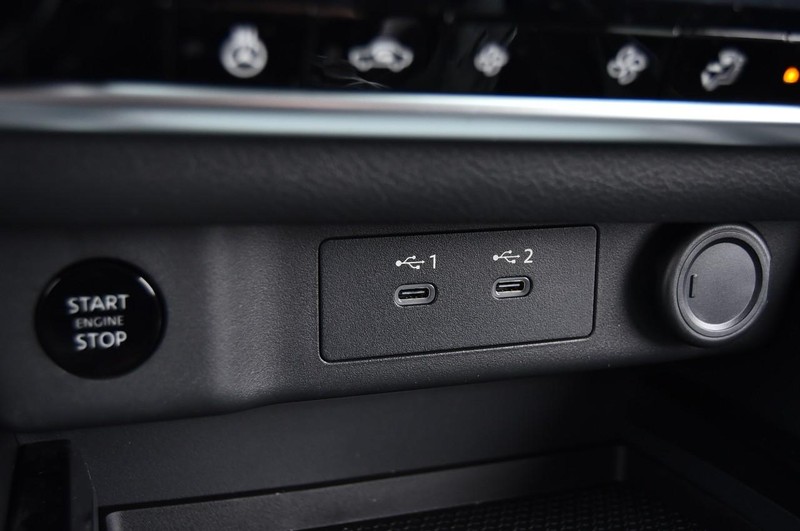 Nissan Rogue Vehicle Image 19