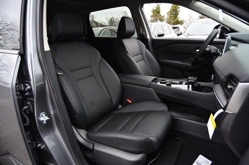 Nissan Rogue Vehicle Image 23