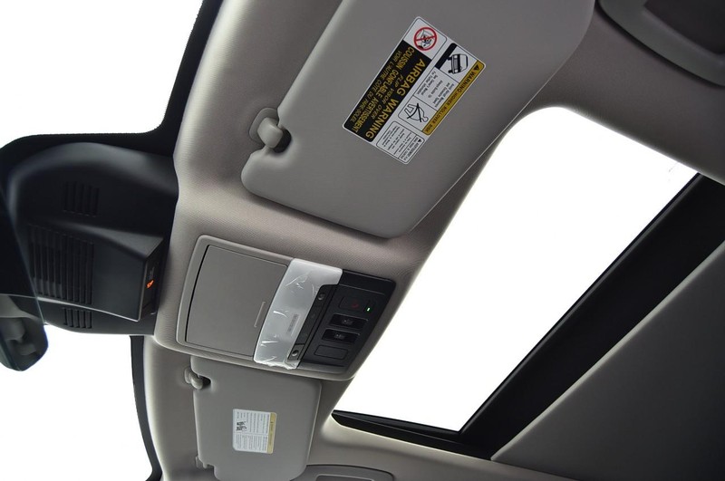 Nissan Rogue Vehicle Image 24