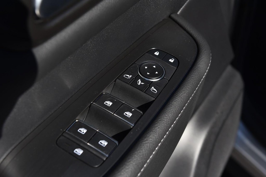 Nissan Armada Vehicle Image 09