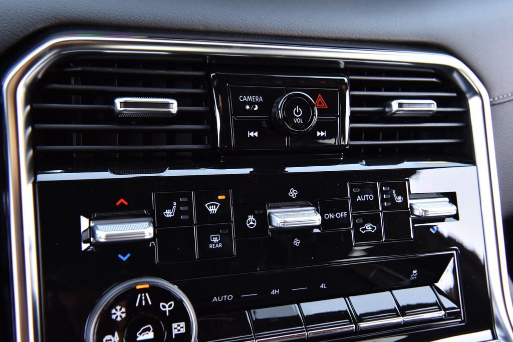 Nissan Armada Vehicle Image 20