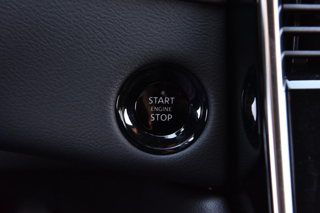 Nissan Armada Vehicle Image 22