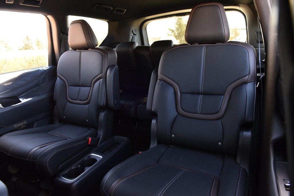 Nissan Armada Vehicle Image 26