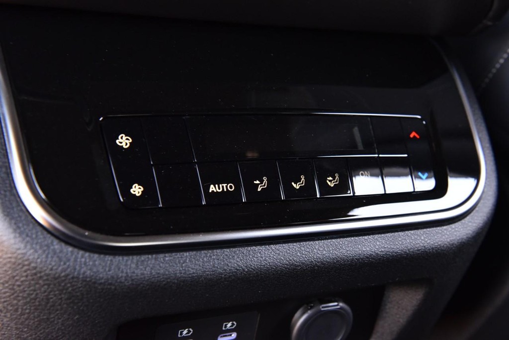 Nissan Armada Vehicle Image 27