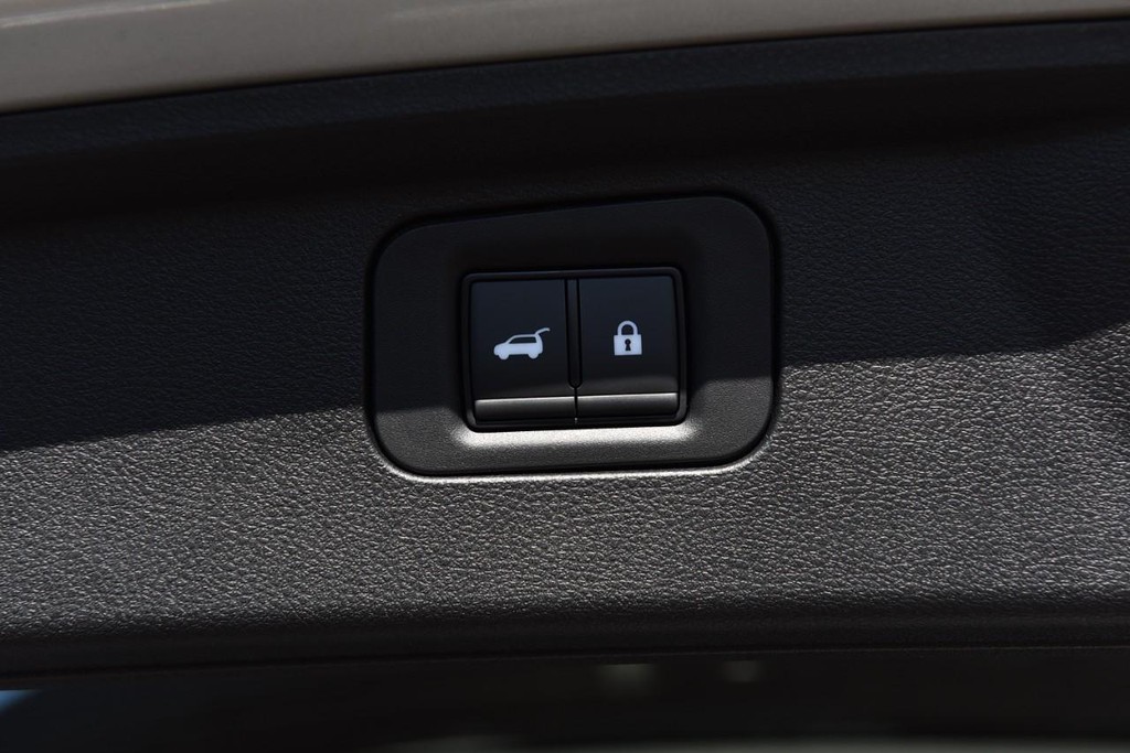 Nissan Armada Vehicle Image 32