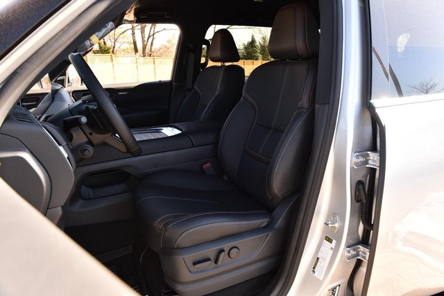 Nissan Armada Vehicle Image 24