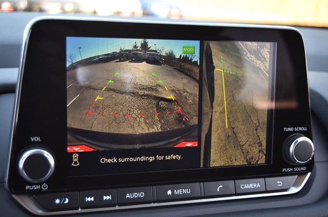 Nissan Rogue Vehicle Image 14