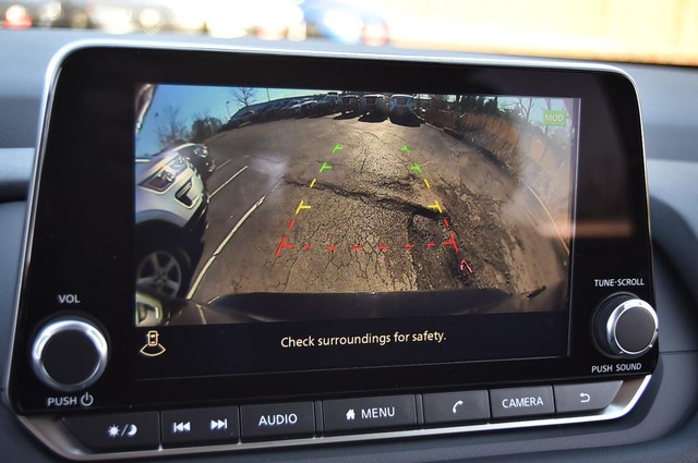 Nissan Rogue Vehicle Image 15