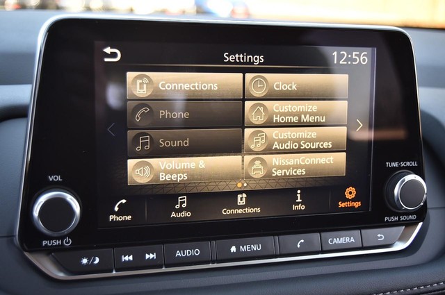 Nissan Rogue Vehicle Image 17