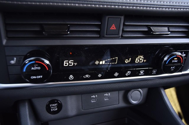 Nissan Rogue Vehicle Image 18