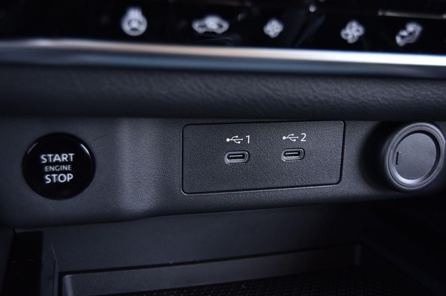 Nissan Rogue Vehicle Image 19