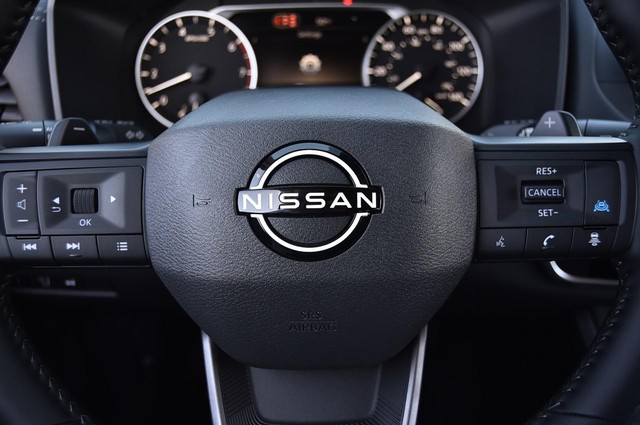 Nissan Rogue Vehicle Image 21