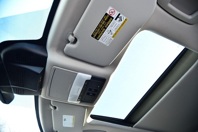 Nissan Rogue Vehicle Image 24