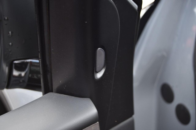 Nissan Murano Vehicle Image 11