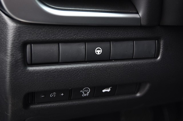 Nissan Rogue Vehicle Image 11