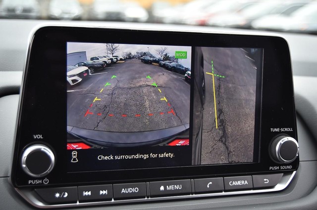 Nissan Rogue Vehicle Image 14