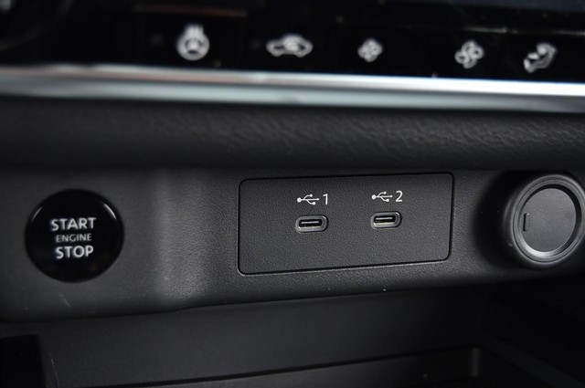 Nissan Rogue Vehicle Image 19