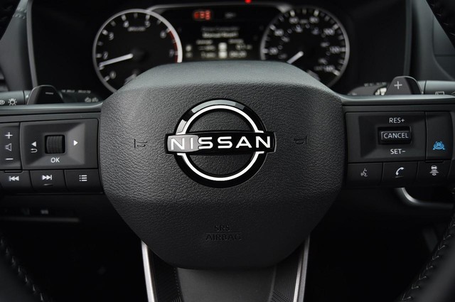 Nissan Rogue Vehicle Image 21