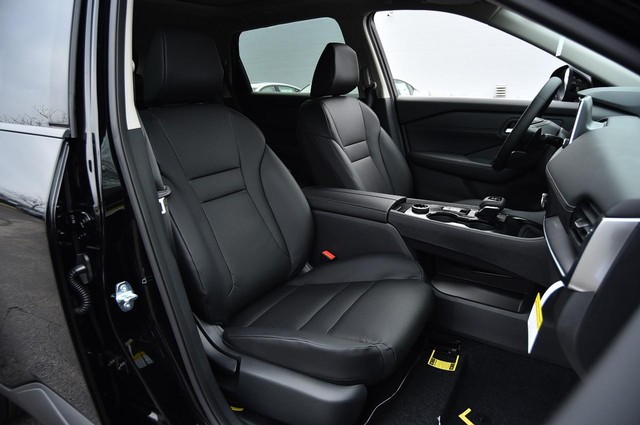 Nissan Rogue Vehicle Image 23