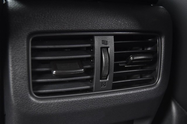 Nissan Rogue Vehicle Image 26