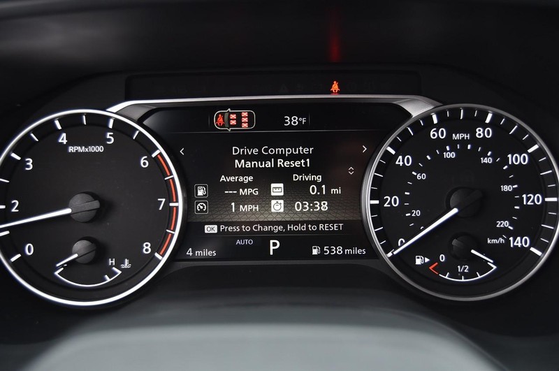 Nissan Rogue Vehicle Image 12