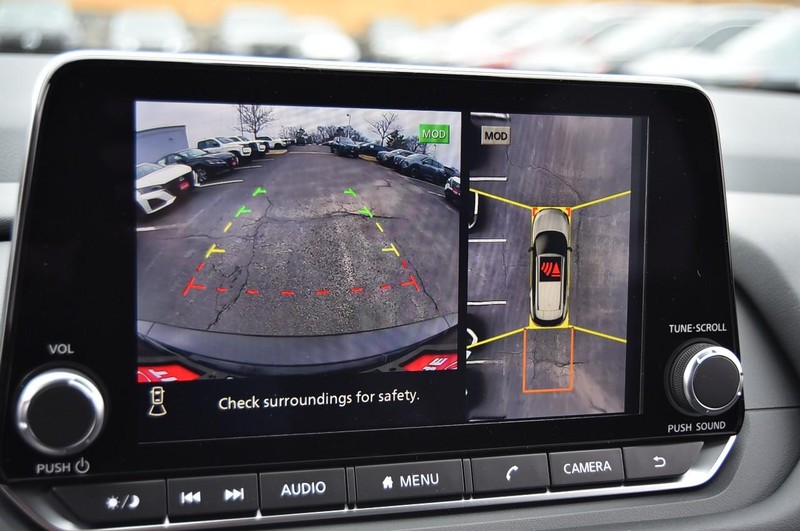 Nissan Rogue Vehicle Image 13