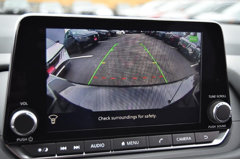 Nissan Rogue Vehicle Image 16