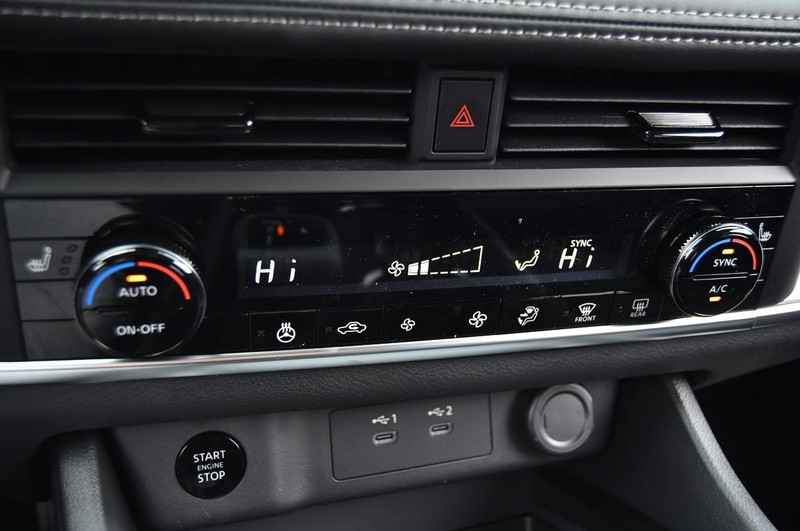 Nissan Rogue Vehicle Image 18