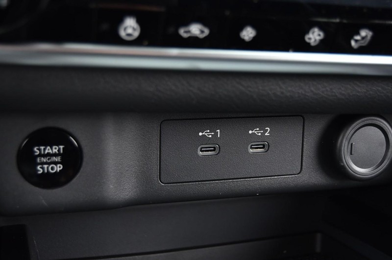 Nissan Rogue Vehicle Image 19